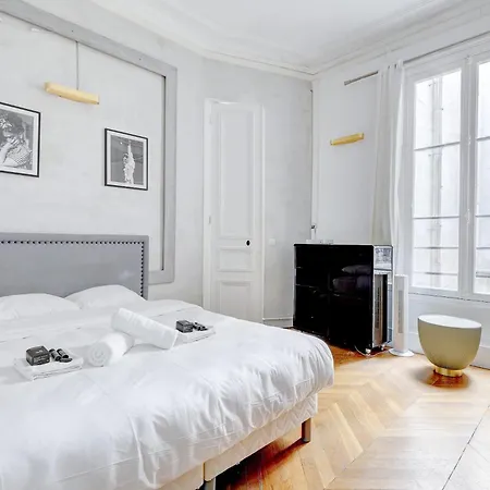 Prestige Parisien Avenue Des Champs-elysees *