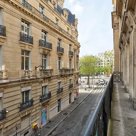 Prestige Parisien Avenue Des Champs-elysees * Parigi