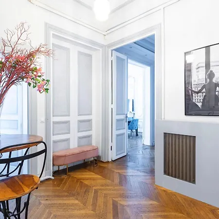 Prestige Parisien Avenue Des Champs-elysees *